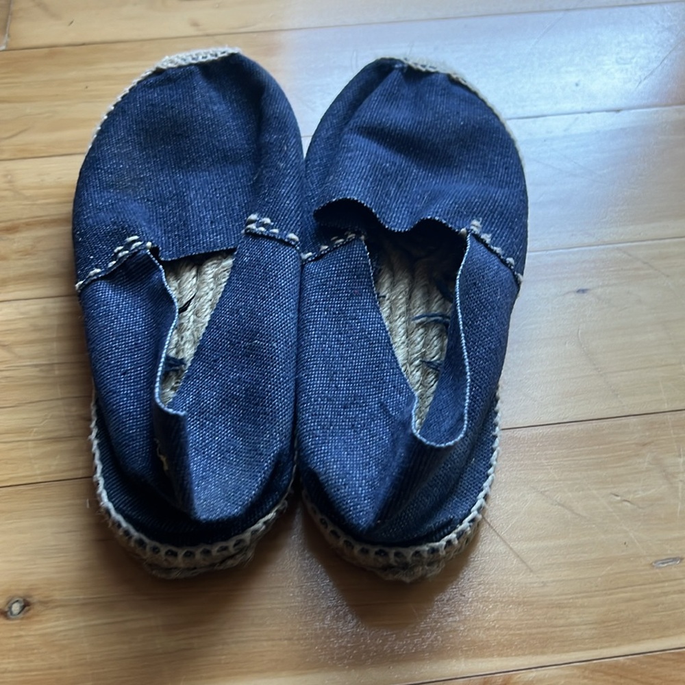 Shoes - Picture 6 of 8
